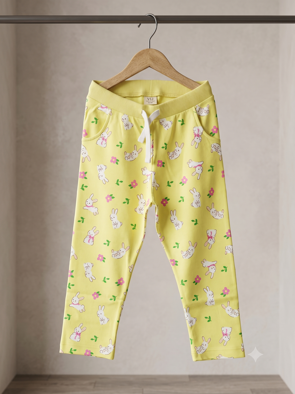 Title
Girls Pretty Fabulous Graphic T-Shirt and Bunny Print 2-Piece Cotton Pyjama Set — Yellow | Yokidz
